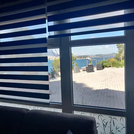 Villa-chateau Les Terrasses - Tamaris, Plage Des Sablettes, Mer Au Bas De La Propriete * La Seyne-sur-Mer
