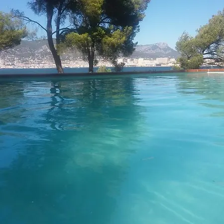 Villa-chateau Les Terrasses - Tamaris, Des Sablettes, Au Bas De La Propriete